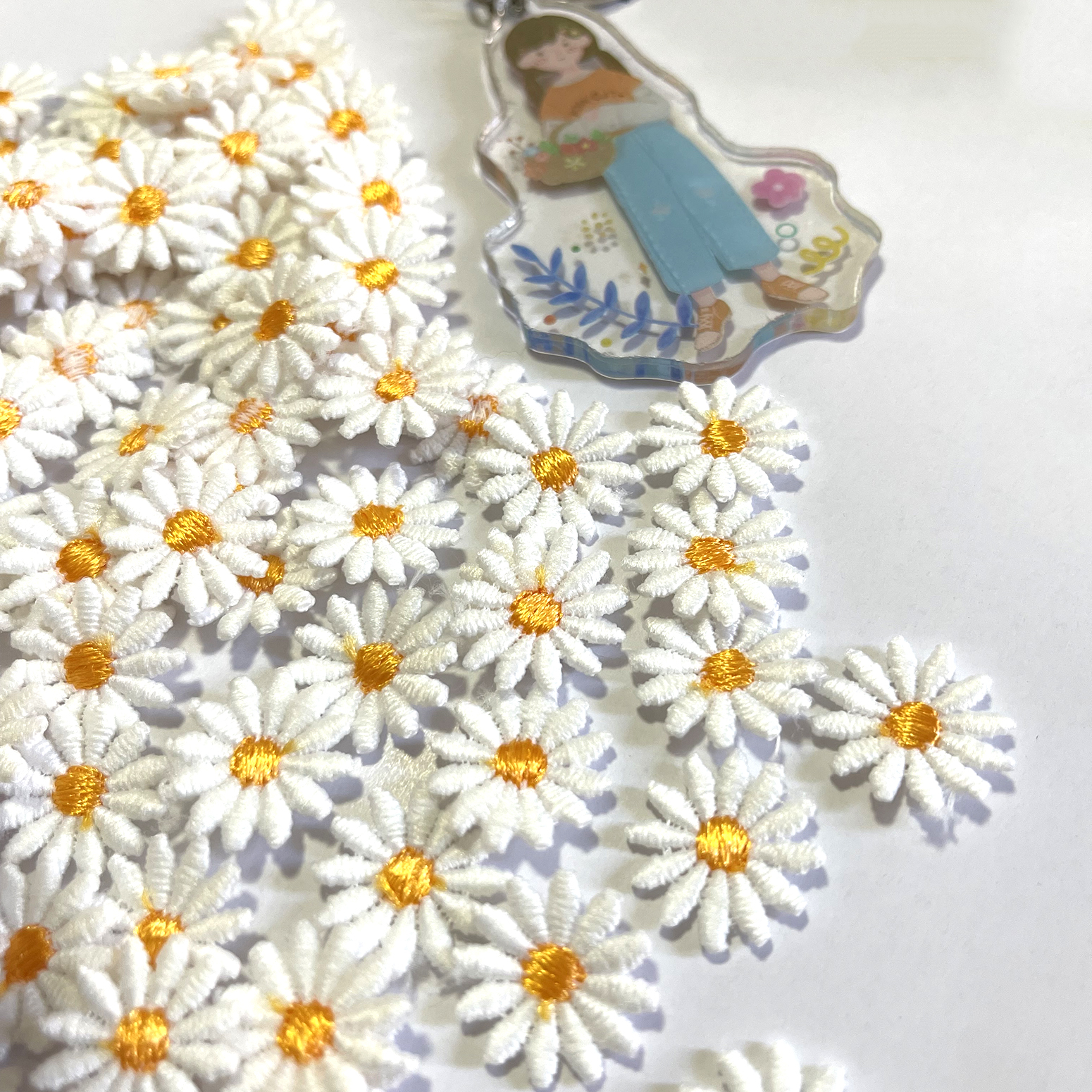 AHYONNIEX 100pcs Mini Daisies  – Embroidery Daisy Flower Bewertung und Preis