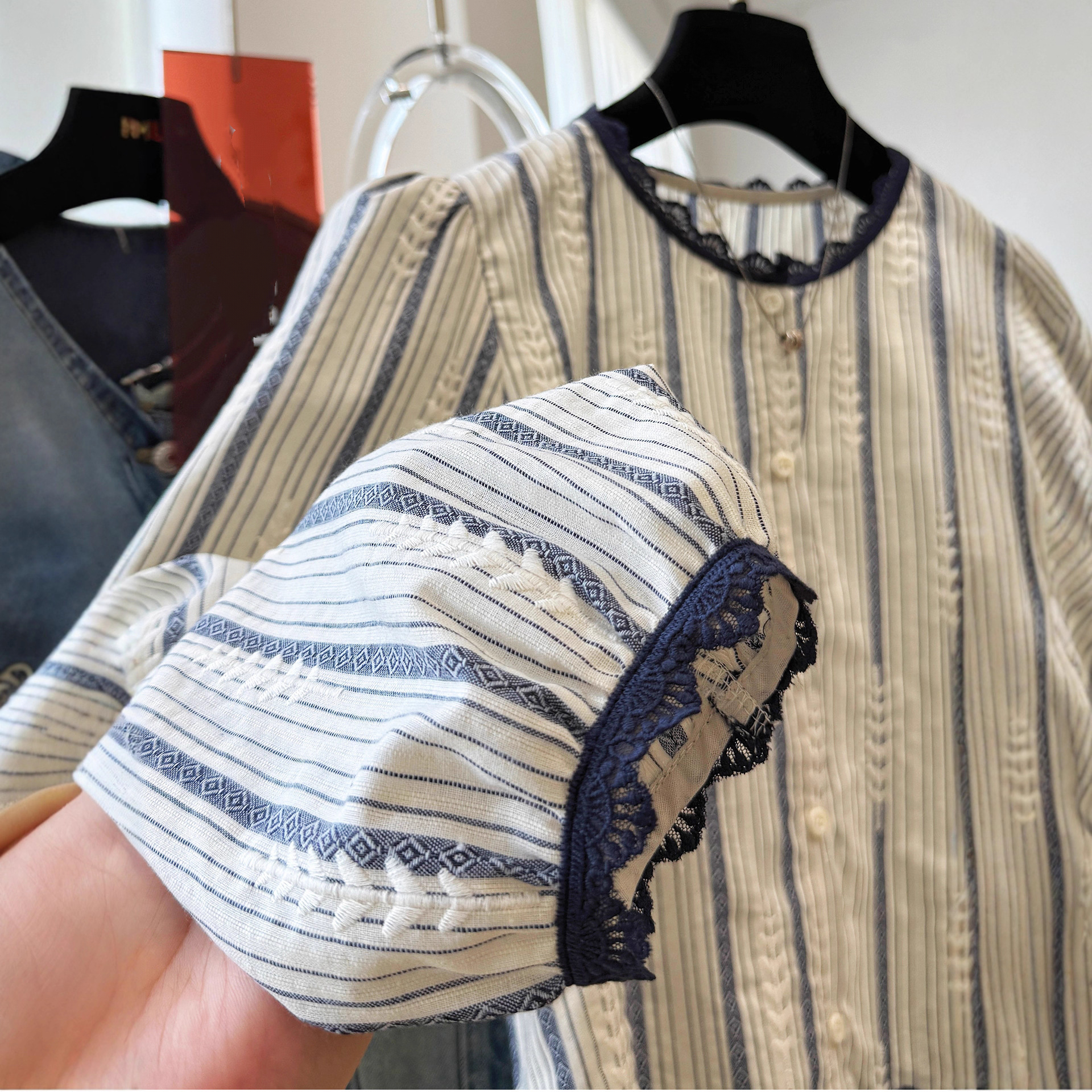 Women's Striped Lace Trim Blou – Embroidery Origin Bewertung und Preis