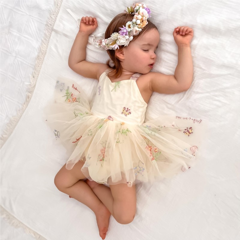 Newborn Baby Girl Princess Fai – Embroidery Daisy Flower Bewertung und Preis