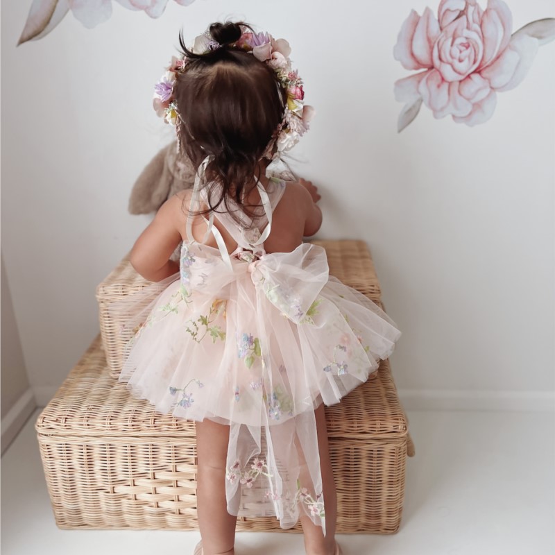 Newborn Baby Girl Princess Fai – Embroidery Daisy Flower Bewertung und Preis